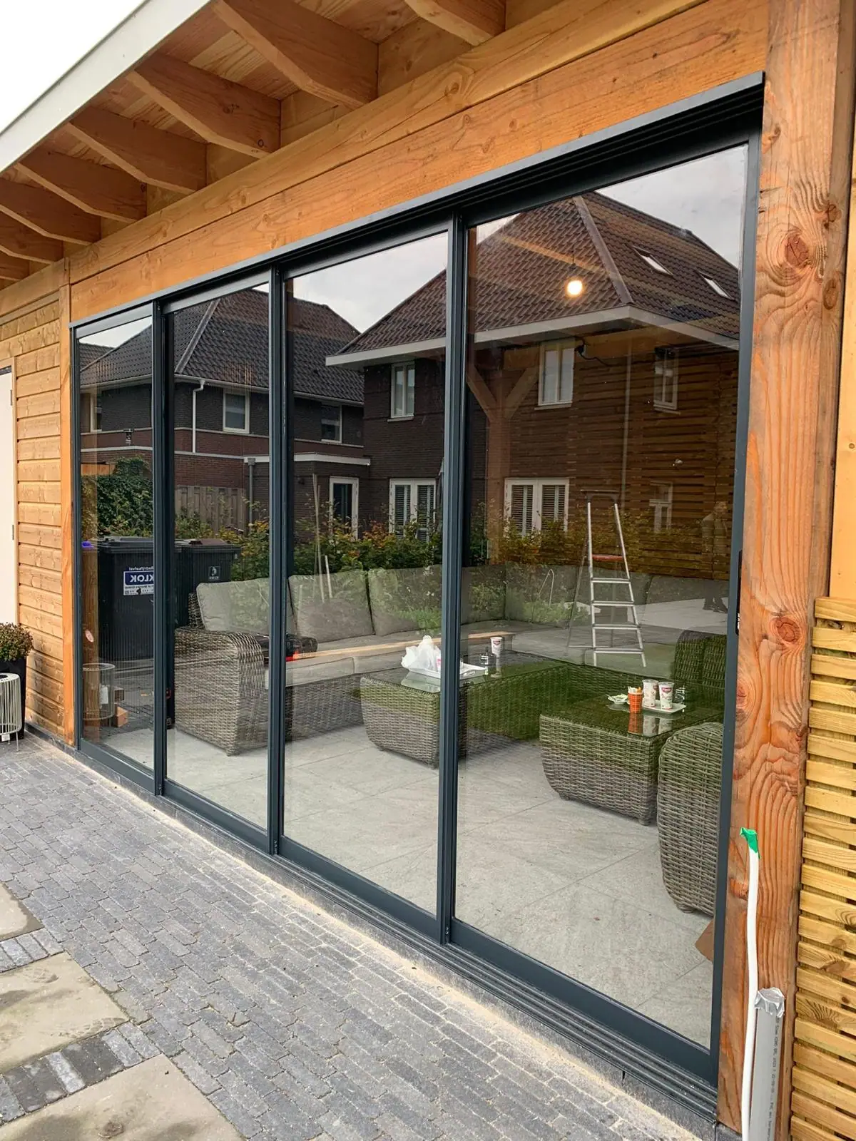 Sliding wall in a larch garden room, photo 2
