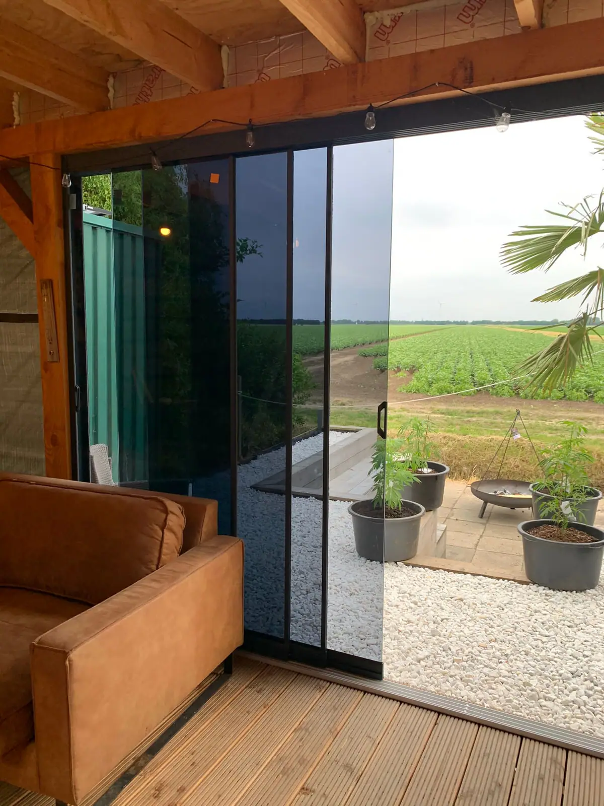 Garden room looking out over a field, photo 2